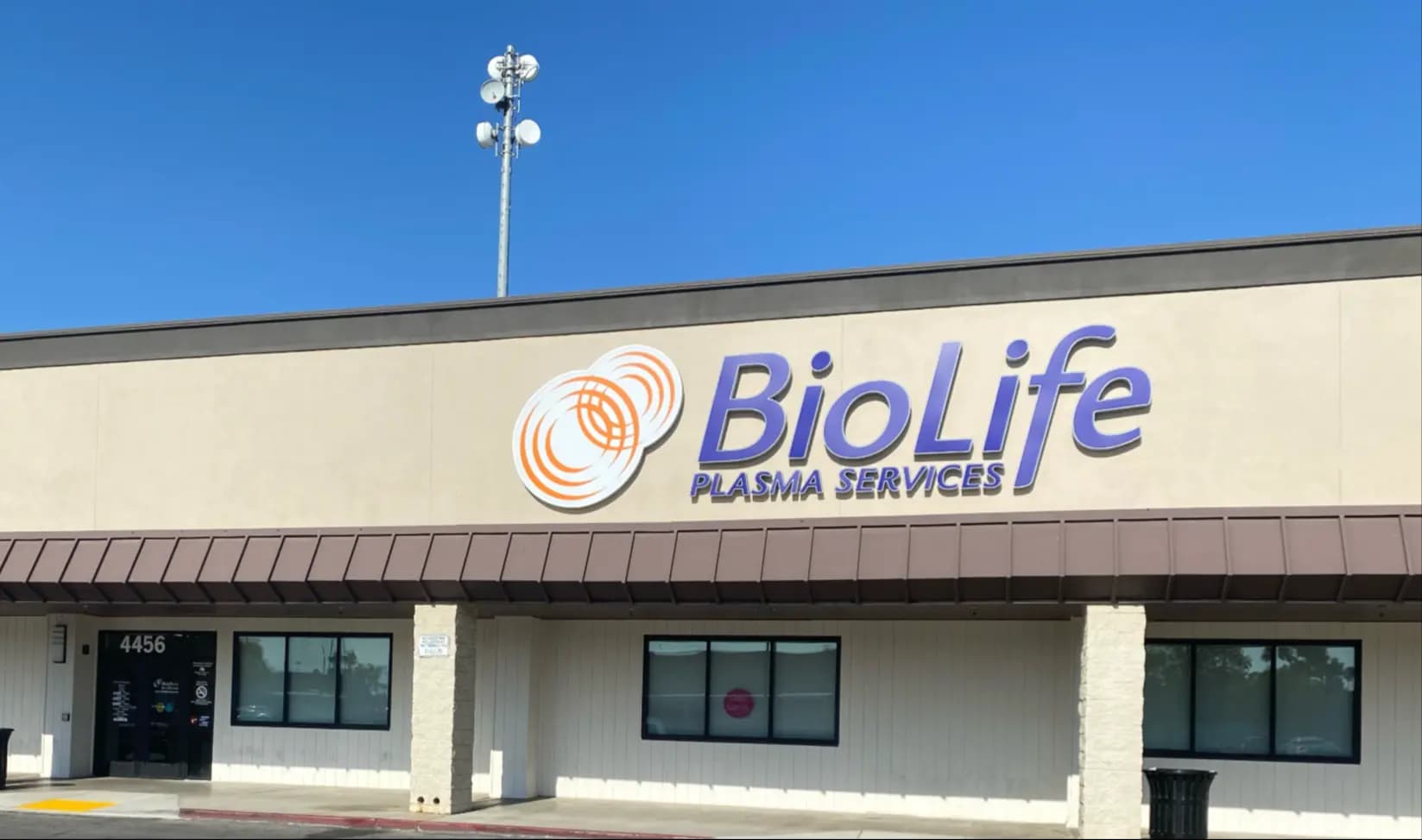 Edificio del Centro de Plasma de BioLife en Bakersfield, California